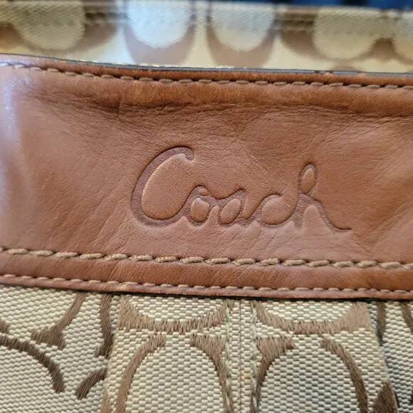 COACH Signature Pleated Shoulder tote in Brown/Beige. Perfect classic fall bag! - Picture 11 of 16